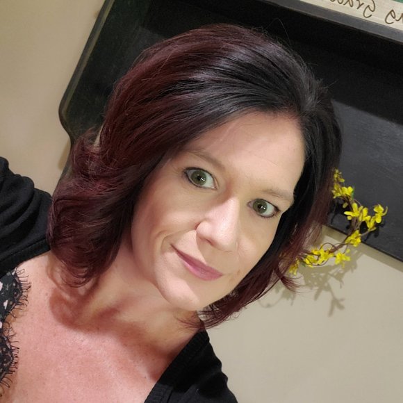 Meet your Posher, Pam - Picture 1 of 1